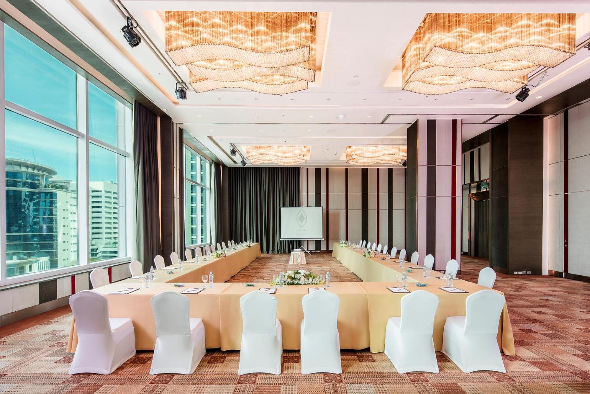 Отель Eastin Grand Sathorn 5*