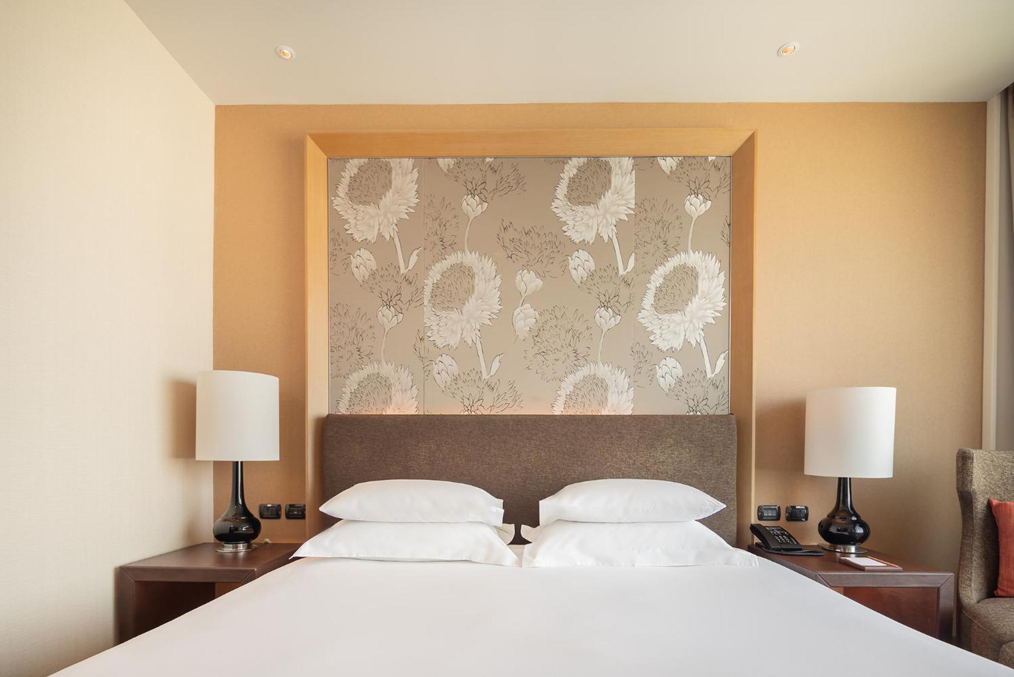 Отель Eastin Grand Sathorn 5*