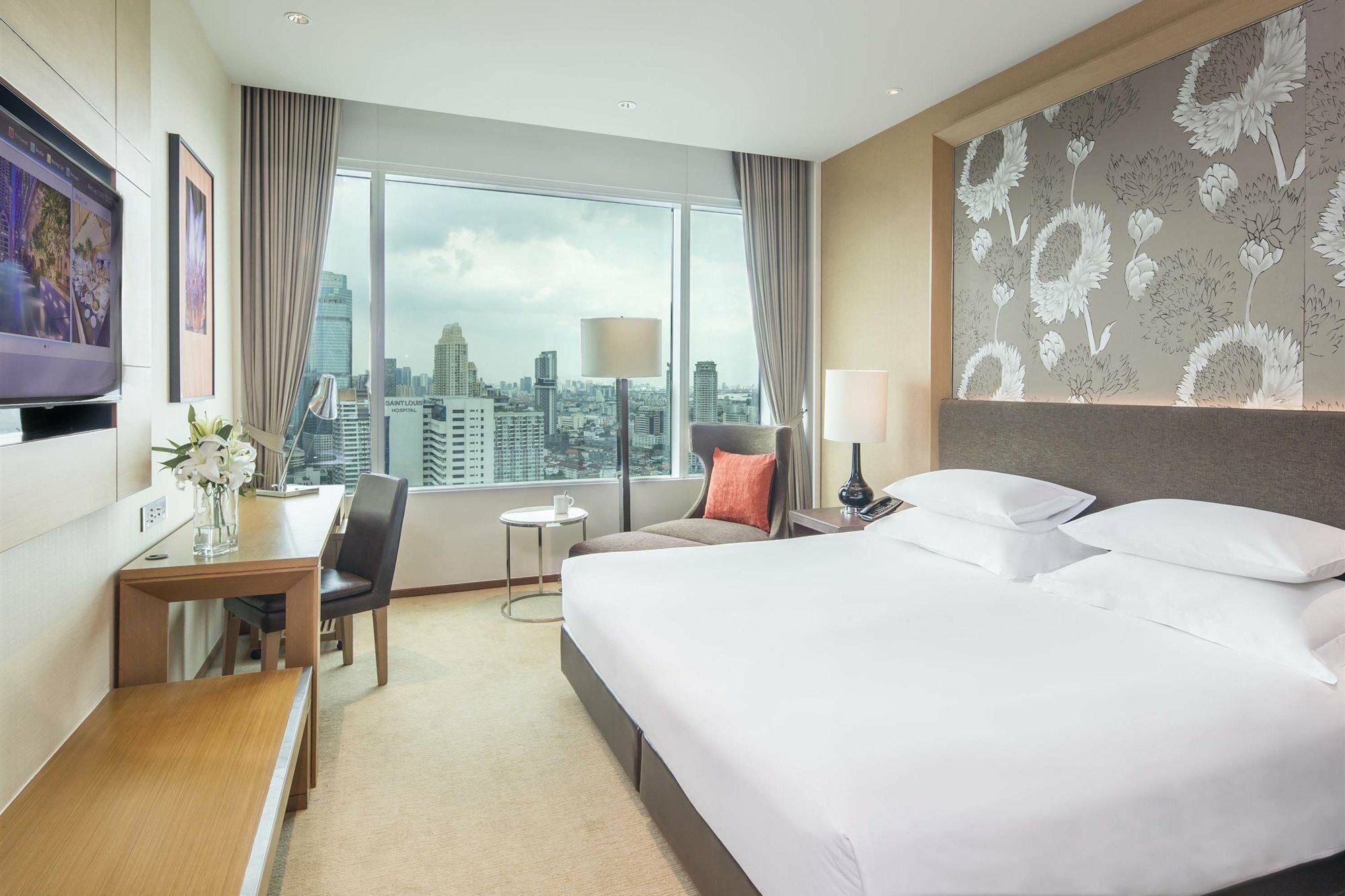 Eastin Grand Sathorn מלון 5*